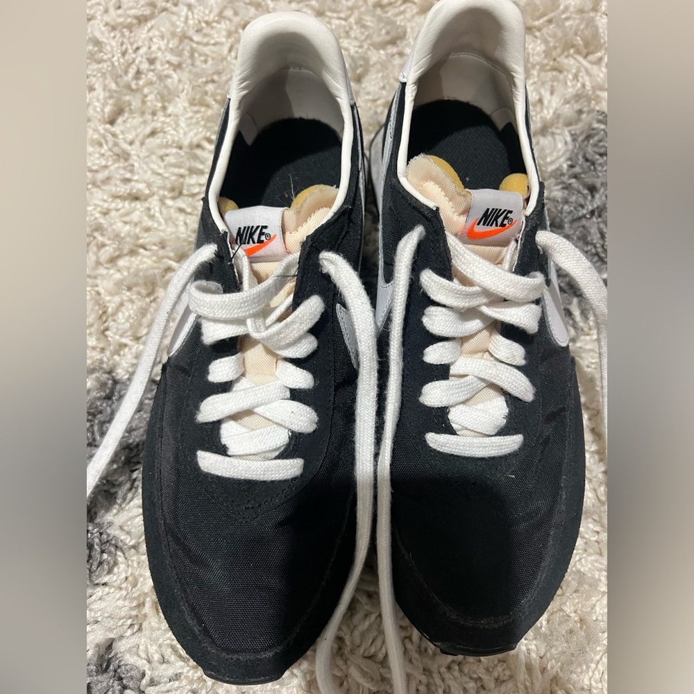 Nike Black and White Sneakers- Size 8 - Picture 2 of 6